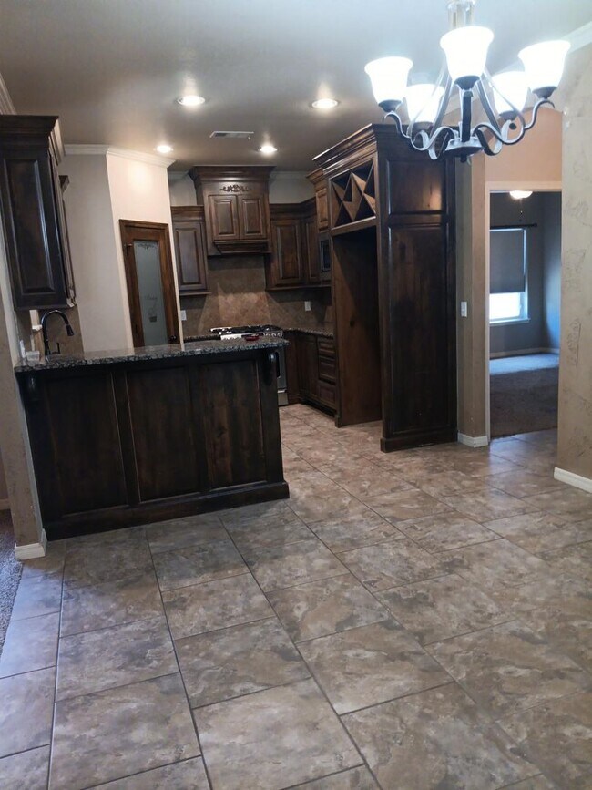 Building Photo - Hinge Property Management