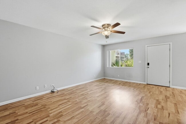 Building Photo - **Charming Condo Located in Central Phoenix**