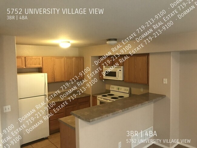 Building Photo - Townhome with garage