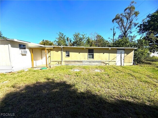 Building Photo - 8239 Suncoast Dr