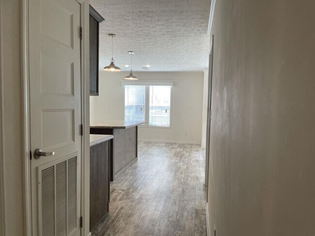 Building Photo - 3150 NE 36th Pl