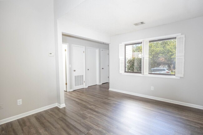 Building Photo - Spacious 3 Bedroom 2 Bath!