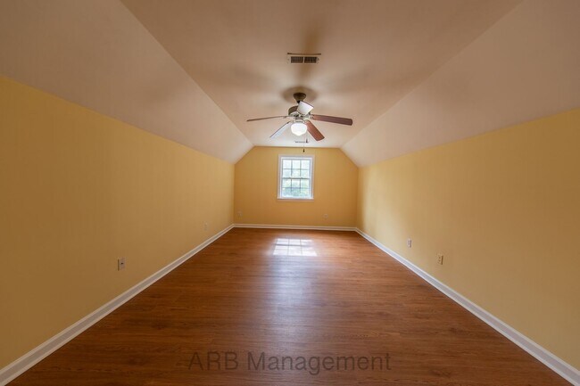 Building Photo - Charming 3-Bedroom Ranch in The Glen at St...