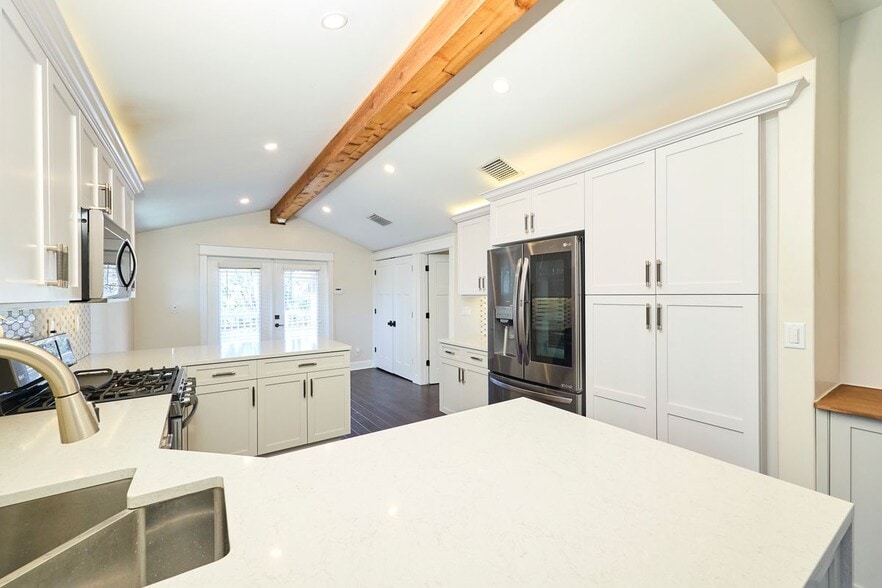 Building Photo - 6008 N Highland Ave