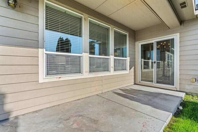 Building Photo - 3173 S Mystic Seaport Ave