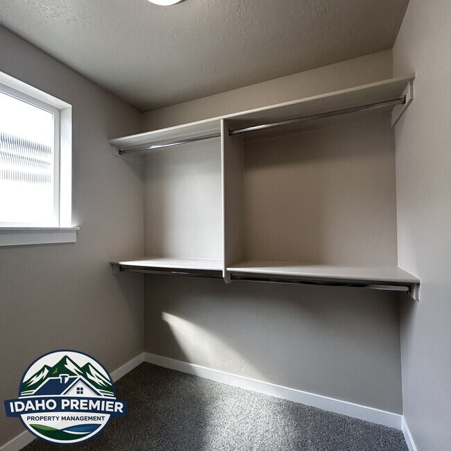Building Photo - 2052 E Sharptail St