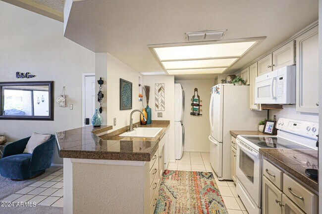 Building Photo - 7950 E Starlight Way