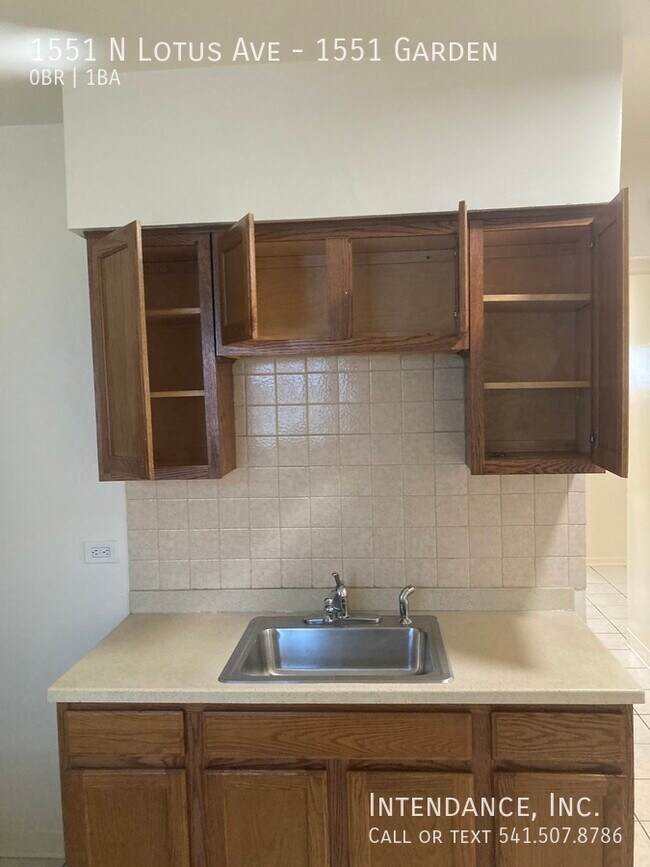 Building Photo - 1551 N Lotus Ave