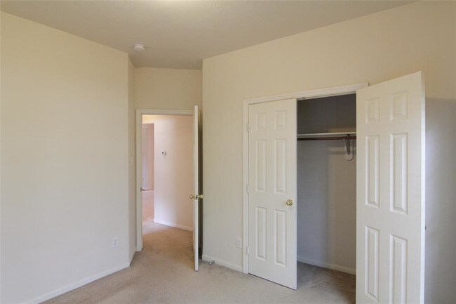 Building Photo - 3231 Stratford Pointe Dr