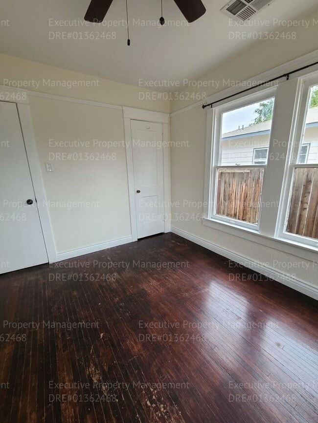 Building Photo - 3 bedroom/ 2 bathroom house located in East Bakersfield near a hospital and an elementary school.