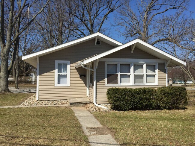 Front of house - 3025 Crescent Ave