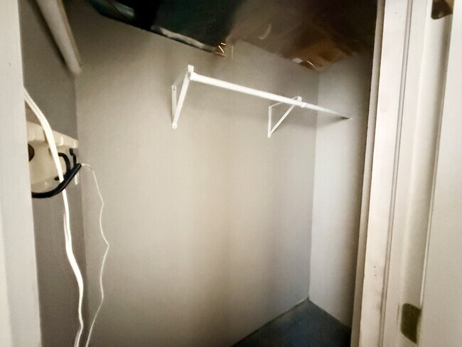 Building Photo - 1021 N 925 E St