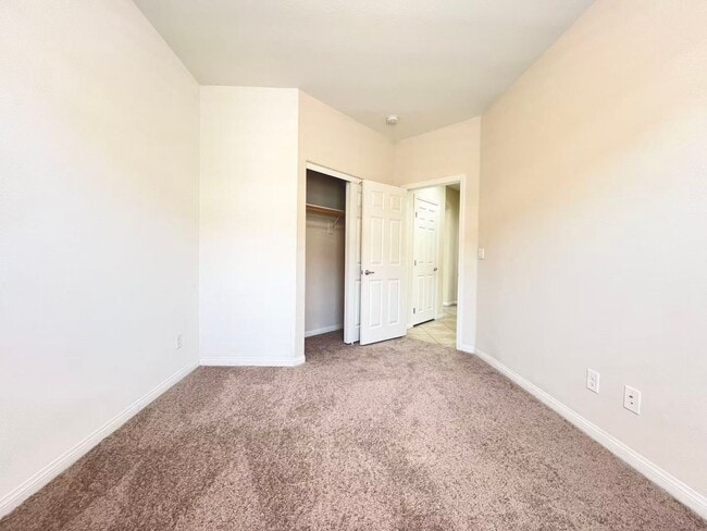 Building Photo - Wonderful one-story single-story property