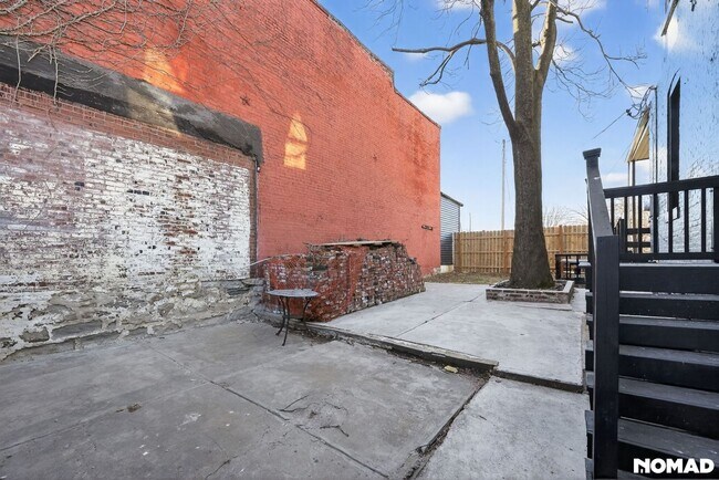 Building Photo - 2 Bedroom Townhome in Saint Louis