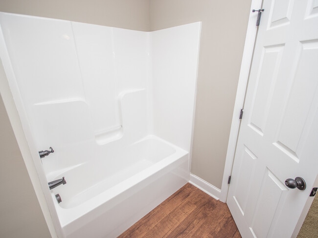Building Photo - 25260 Everblake Dr