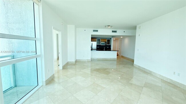 Building Photo - 950 Brickell Bay Dr