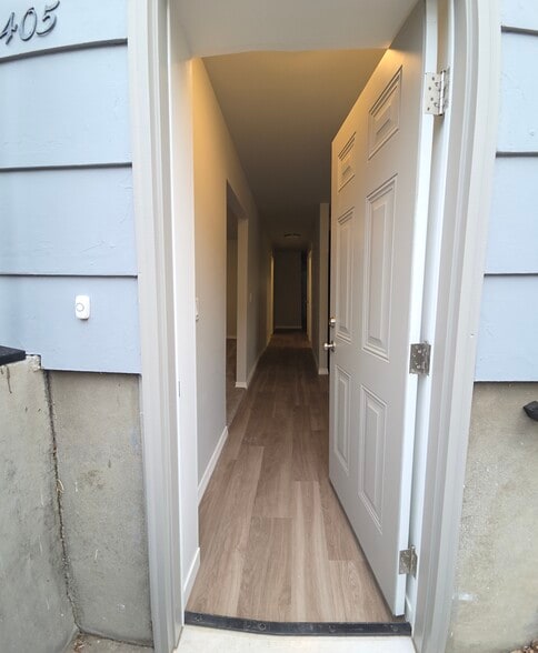 Building Photo - 405 S 20th Ave