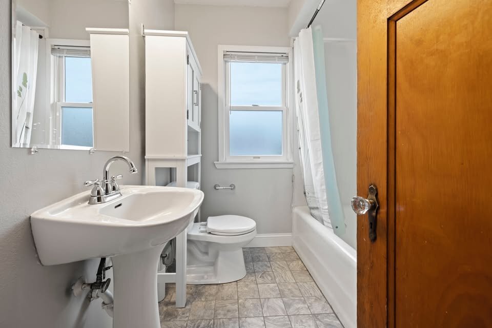 Building Photo - 148 Frame Ave