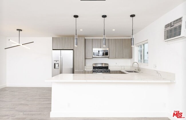 Building Photo - 1261 Laurel Ave