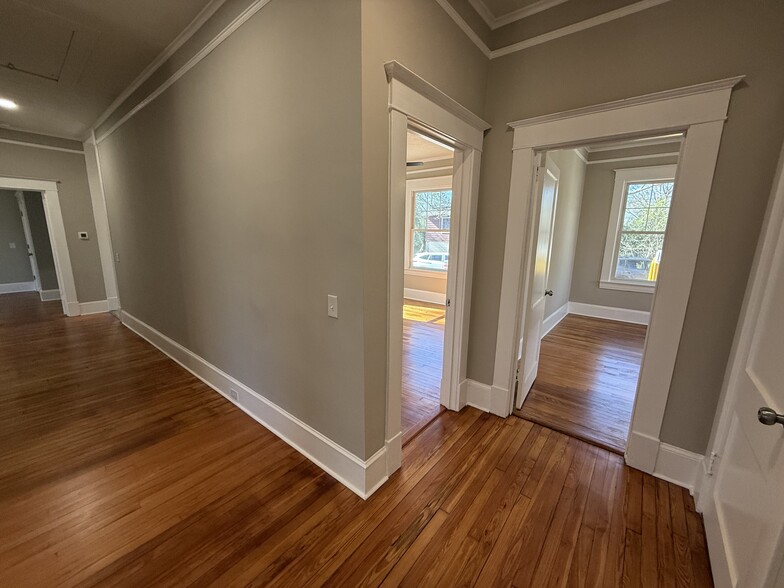 Building Photo - 1930 S Lumpkin St