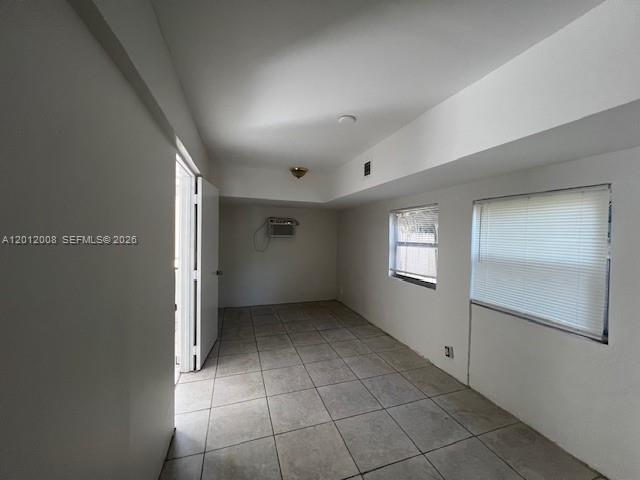 Building Photo - 4548 SW 33rd Ave