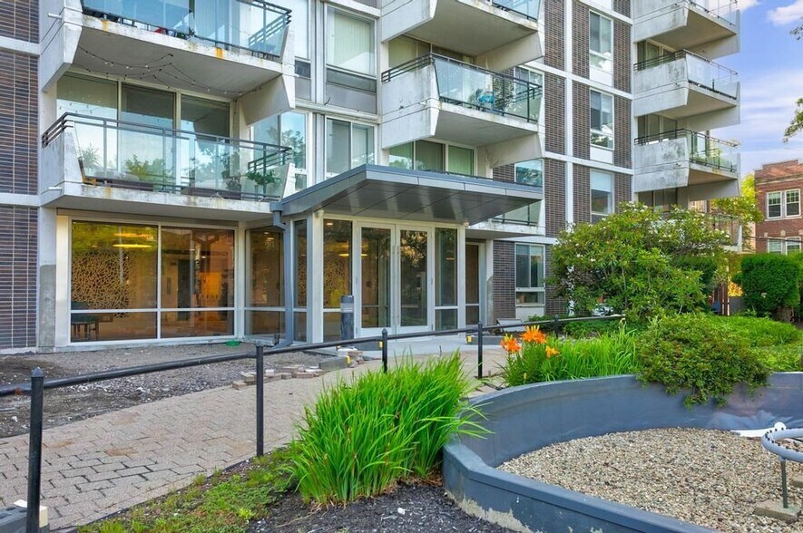 Building Photo - 60 Babcock St