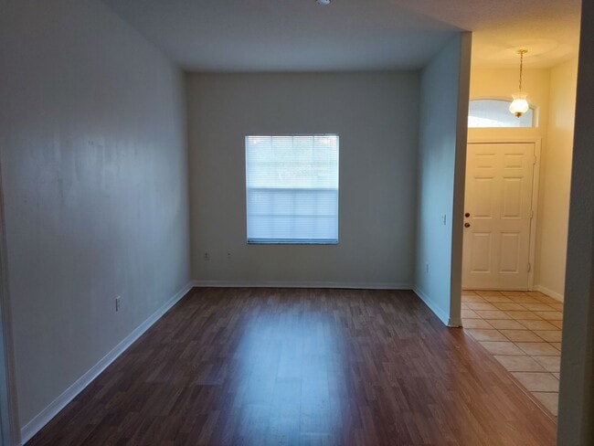 Building Photo - 4/2/2, Beautiful and Spacious!