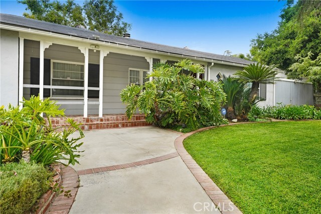 Building Photo - 10915 White Oak Ave