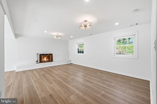 Building Photo - 448 Summers Dr