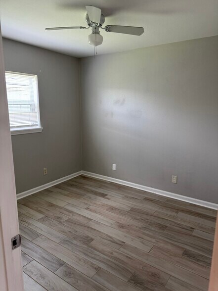 Building Photo - 5207 Lee Dr