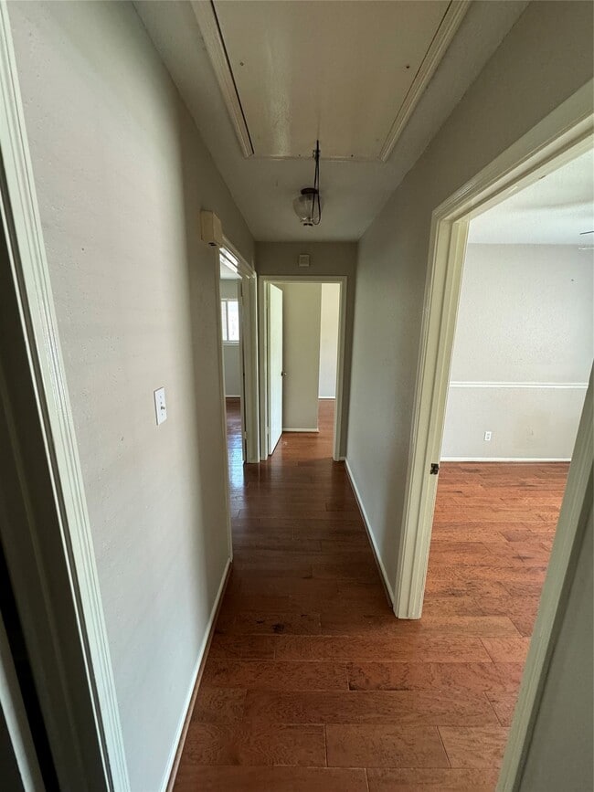Building Photo - 15810 Hickory Knoll Dr