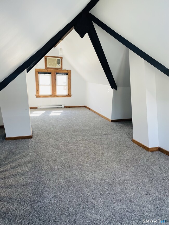 Building Photo - 33 Holbrook St