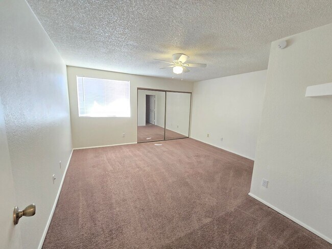 Building Photo - 1 Bed 1 Bath Spacious Apartment