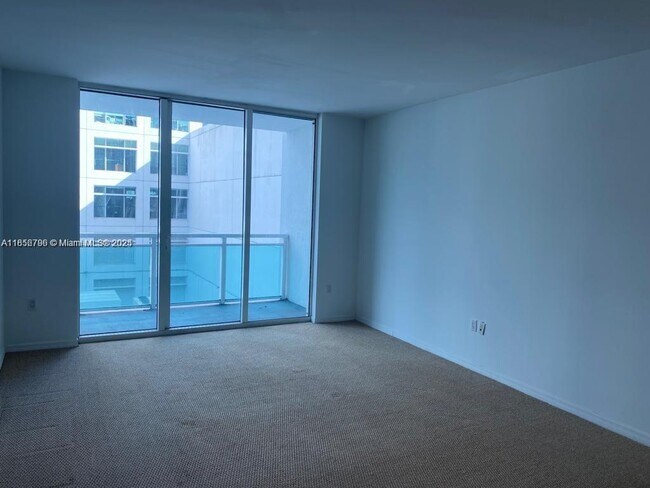 Building Photo - 950 Brickell Bay Dr