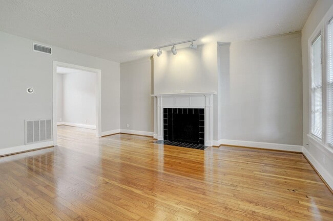 Building Photo - 2520 Shakespeare St