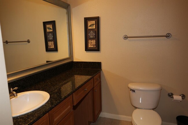Building Photo - 2255 Braeswood Park Dr