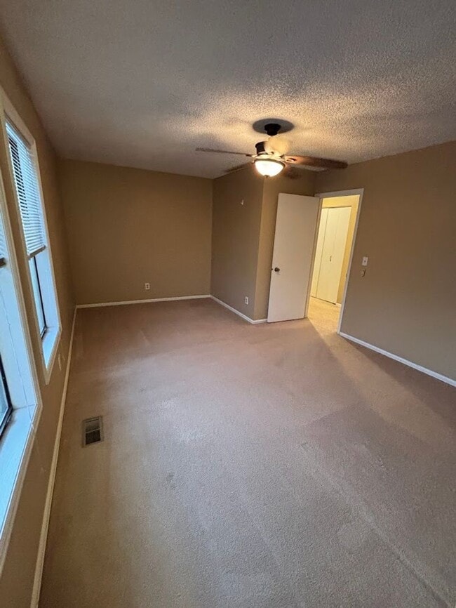 Building Photo - Westside 3 Bedroom Home in D20