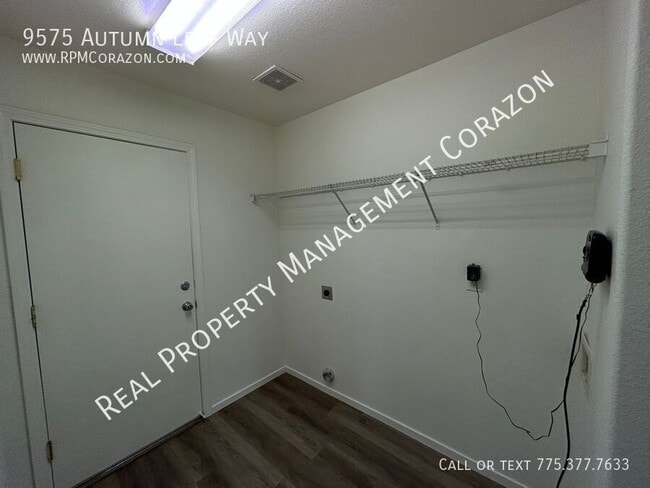 Building Photo - 9575 Autumn Leaf Way