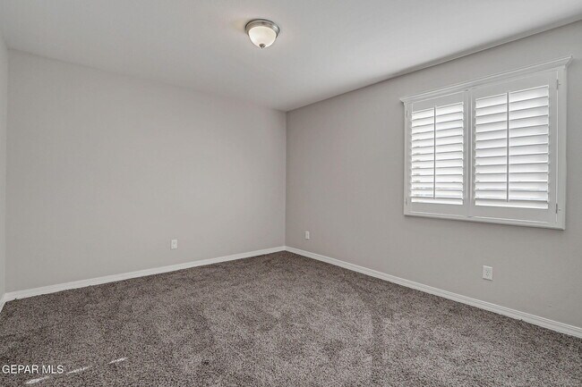 Building Photo - 261 Emerald Sun Dr