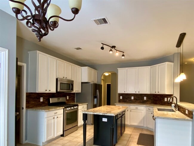 Building Photo - 2827 Mustang Hill Ln