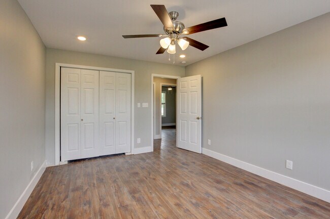 Building Photo - 5821 Highland Lick Rd