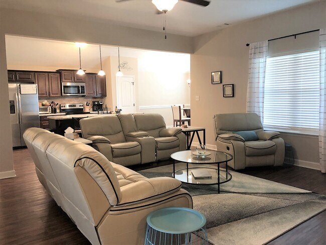 Building Photo - 7054 Summerton Dr