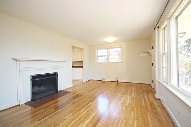 Building Photo - Walk or Bike to UVA Medical Center