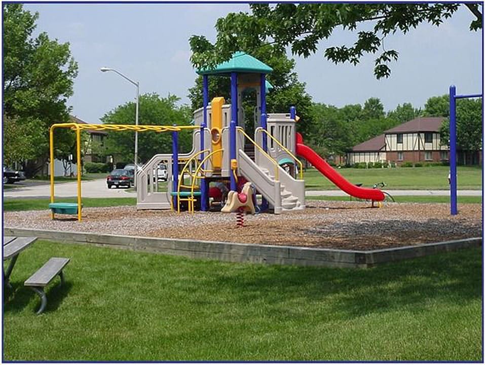 Building Photo - 1054 Deerpath Ct