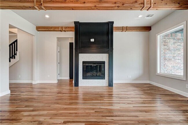 Building Photo - **Stunning 4 Bed, 4 Bath in Edmond Schools