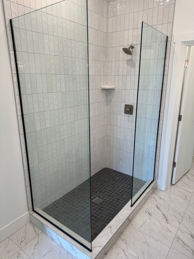 Building Photo - Brand New Modern Home!