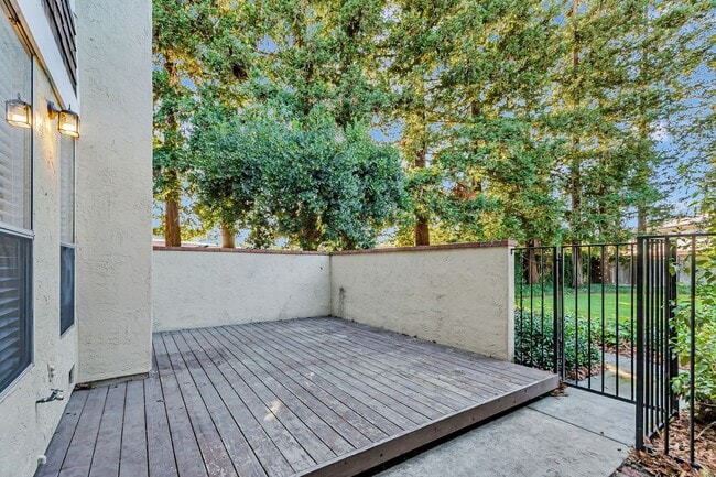 Building Photo - Elegant 3-Bedroom Home with Modern Upgrade...
