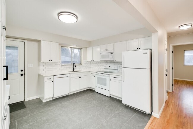 Building Photo - 10235 Jeffleigh Ln