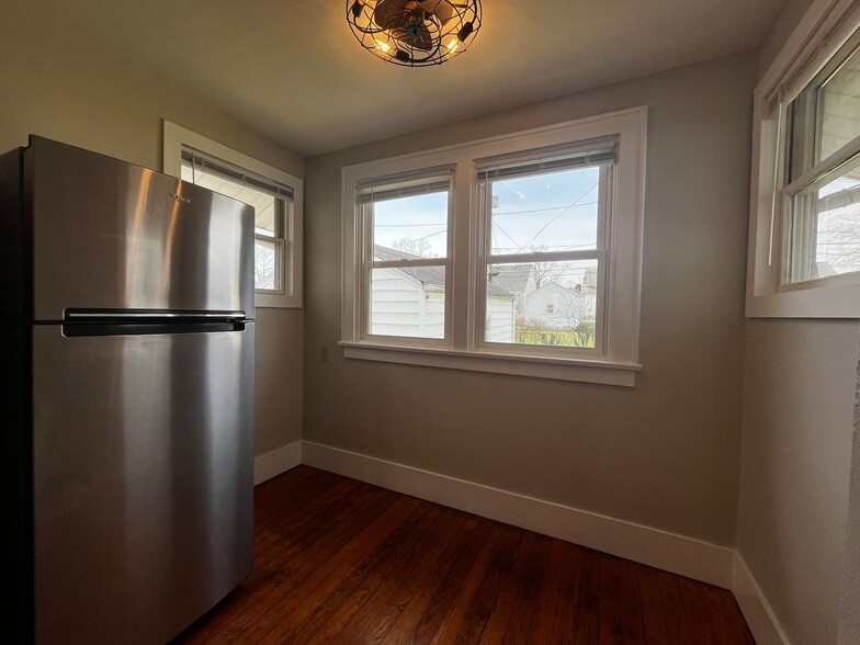 Building Photo - 1643 Hinton Dr