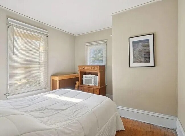 Building Photo - 1579 W Race St